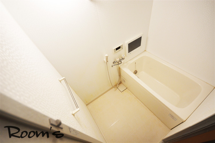 Bath. There is also a reheating with bathroom TV.