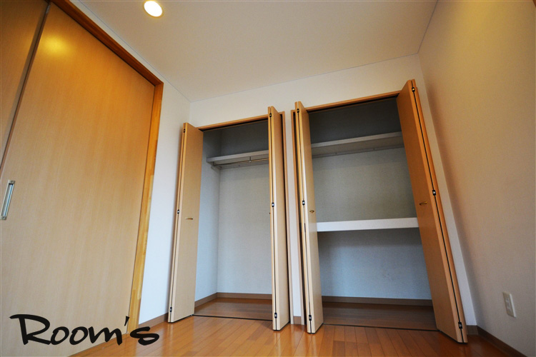 Living and room. South Western-style housing.