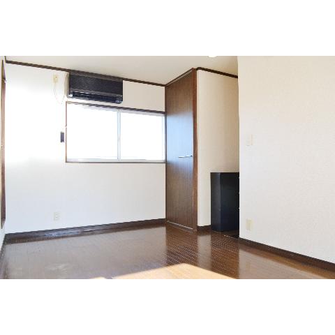 Living and room. Flooring.