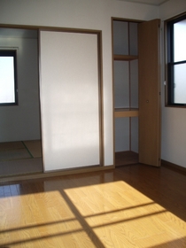 Living and room. South Western-style 6 quires storage