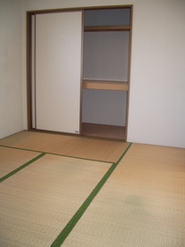 Living and room. North Japanese-style room 6 quires