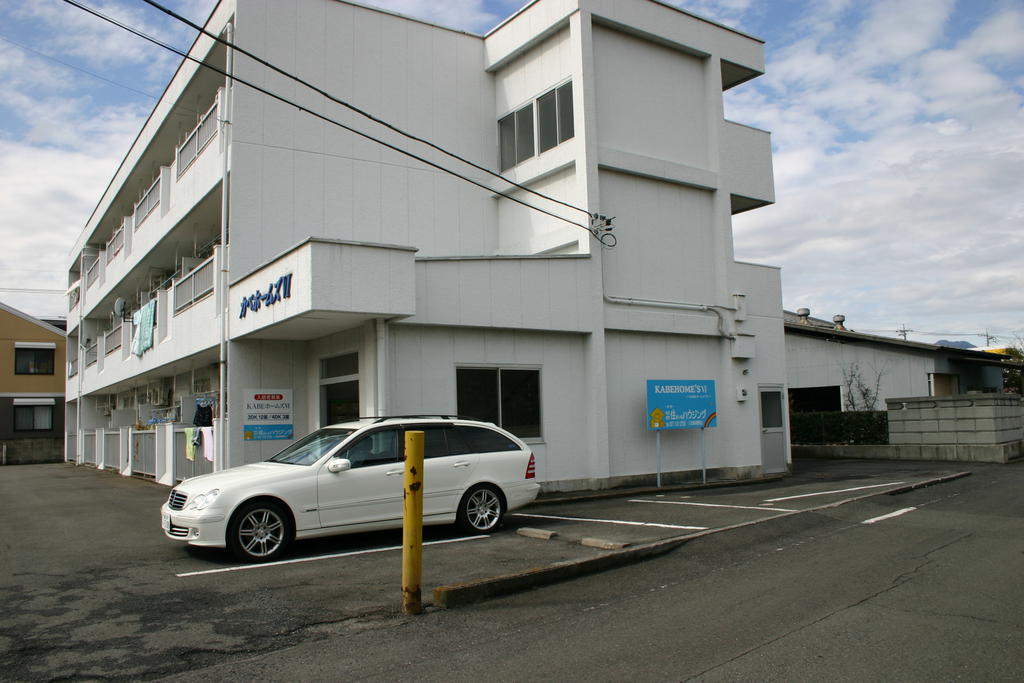 Building appearance. Commercial facilities are enriched in the surrounding area