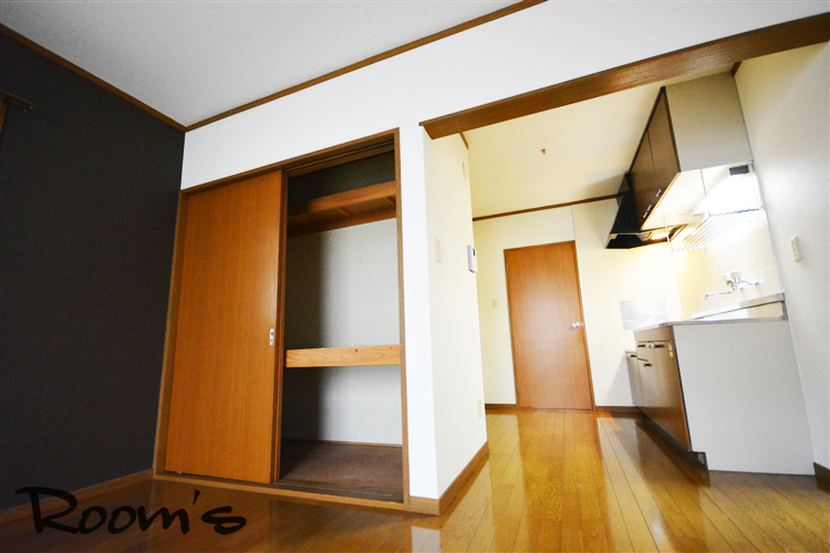 Living and room. Storage space. 