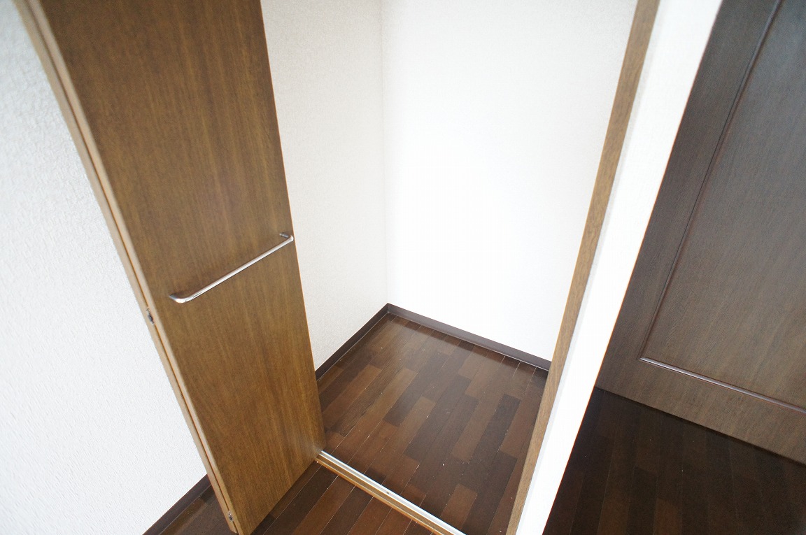 Receipt. Closet storage.