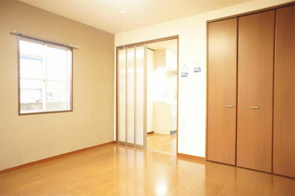 Other room space. Fashionable Nana accent Cross