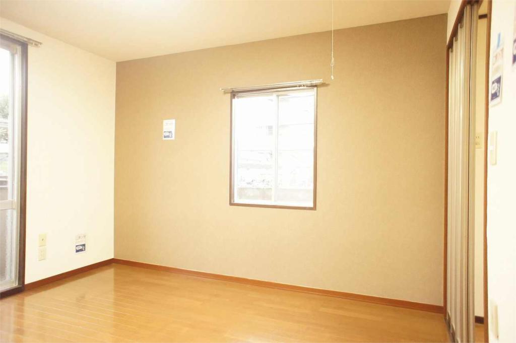 Other. Small window closed at the corner room