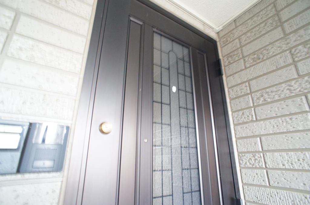 Building appearance. Entrance door !! cool?