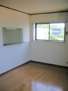 Living and room. living!