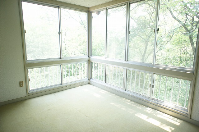 Other room space. Sunroom