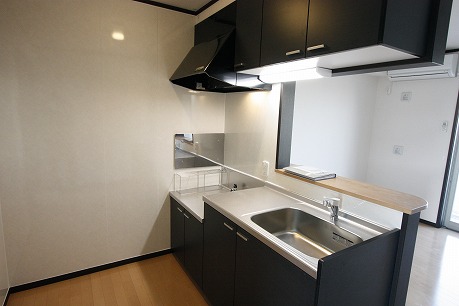 Kitchen. IH correspondence with earth.