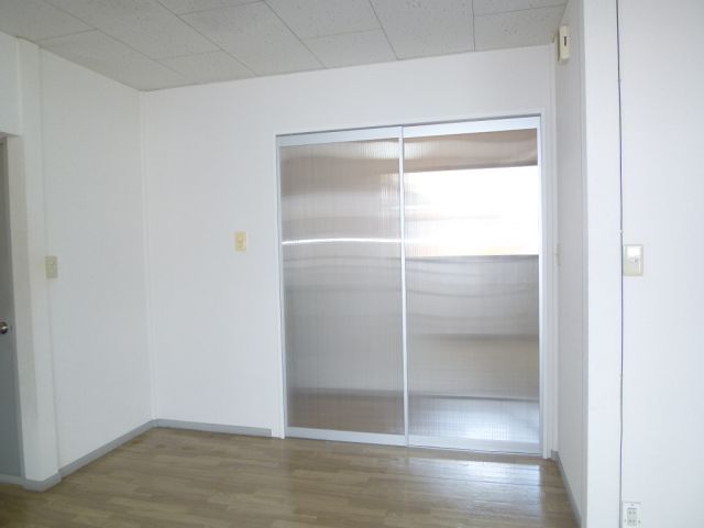 Living and room. 4.5 Pledge of Western-style sounds wider use.