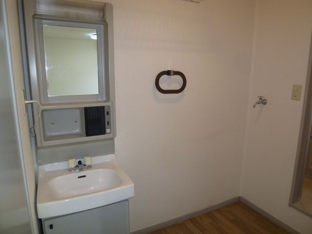 Washroom. It is the basin of the easy-to-use size.