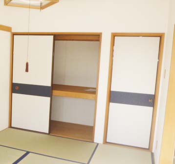 Living and room. Yes each room storage