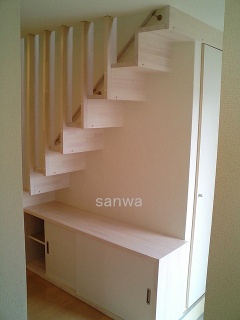 Entrance. Footwear box 2008 shooting