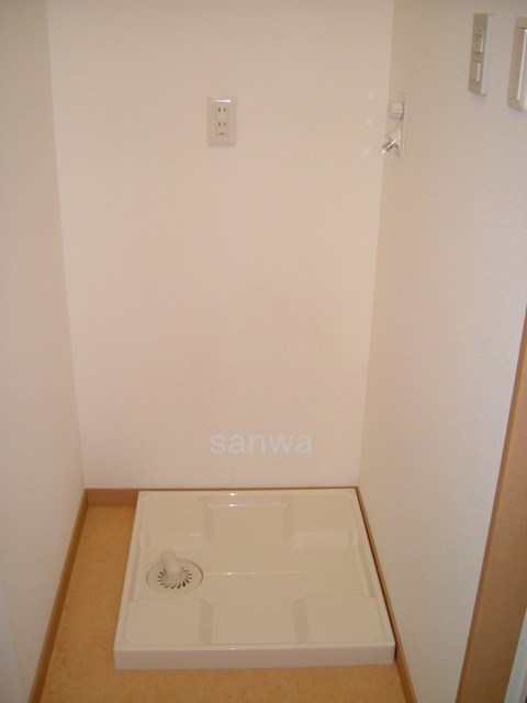 Washroom. Laundry Area