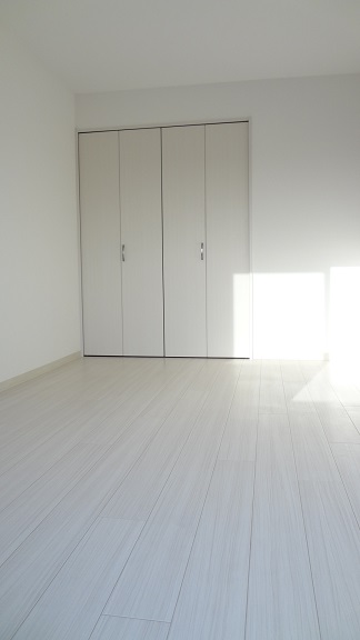 Other room space. Western-style 6 Pledge facing the veranda. Closet depth plenty