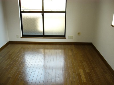 Living and room. Room 1