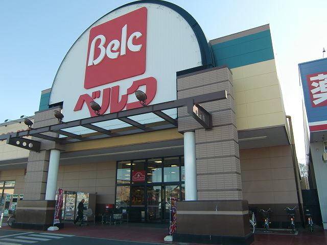 Supermarket. 750m to Super Berg Okaido store (Super)