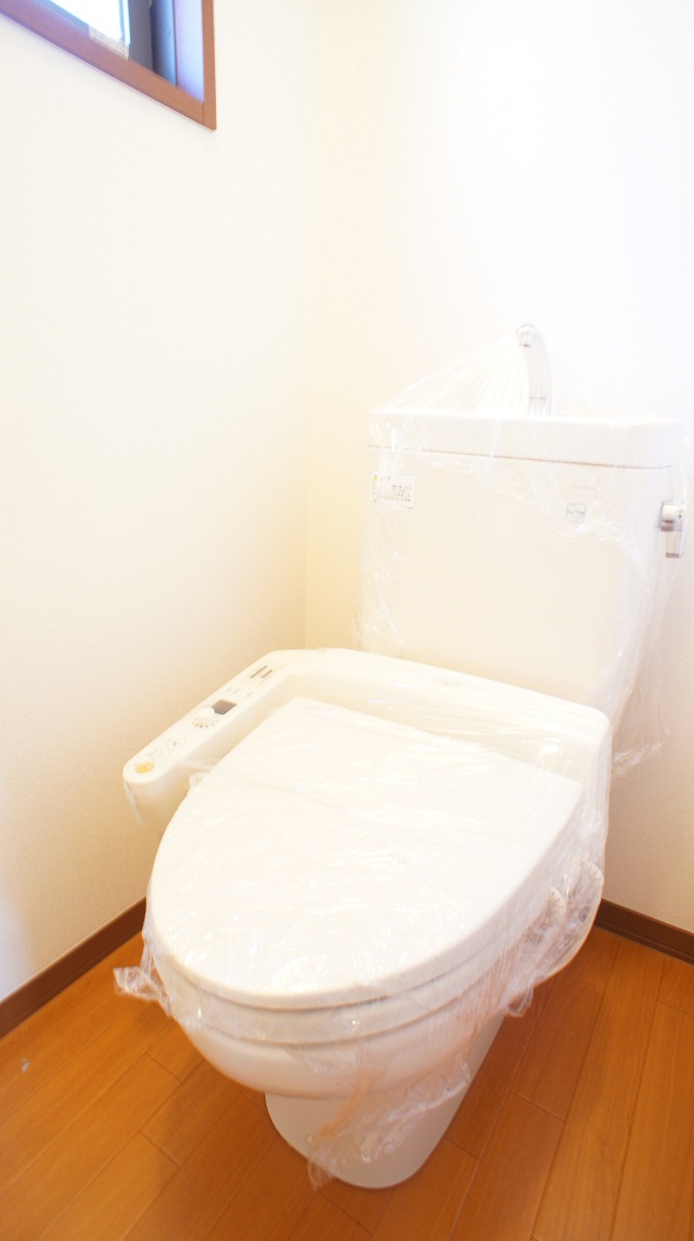 Toilet. Warm water washing toilet seat! ! 