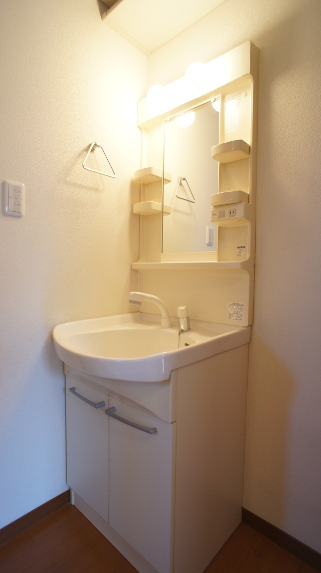 Washroom. Shampoo wash basin! ! 