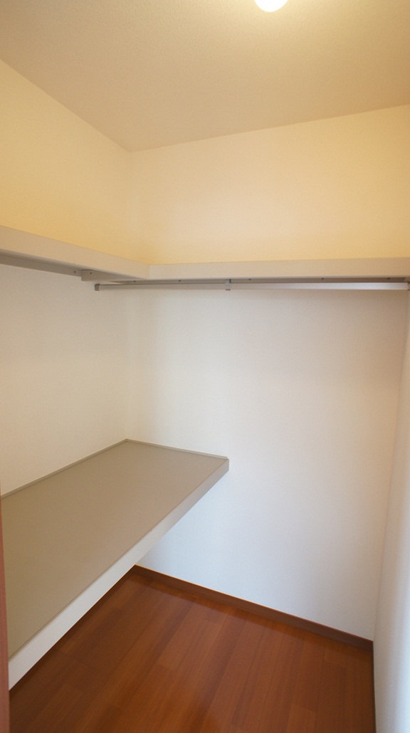 Receipt. Plenty of storage capacity with the lighting! ! 