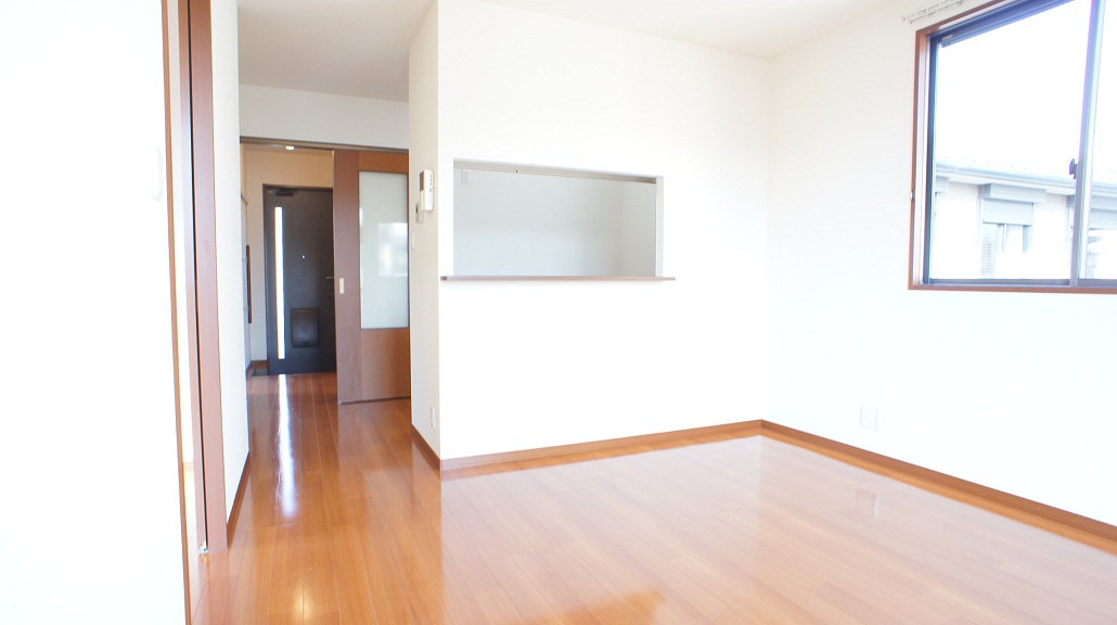 Living and room. Flooring! ! 