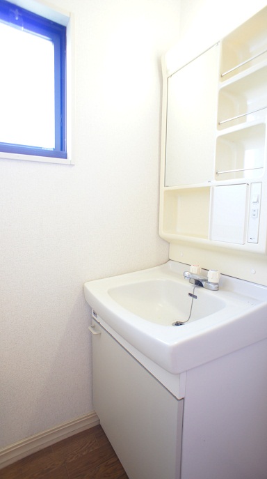 Washroom. Small window is attached to the side! !