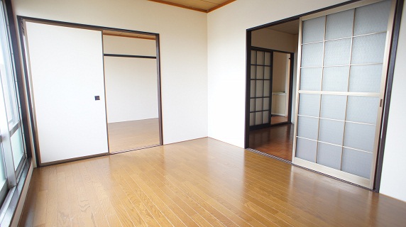 Living and room. Southeast Western-style! This flooring