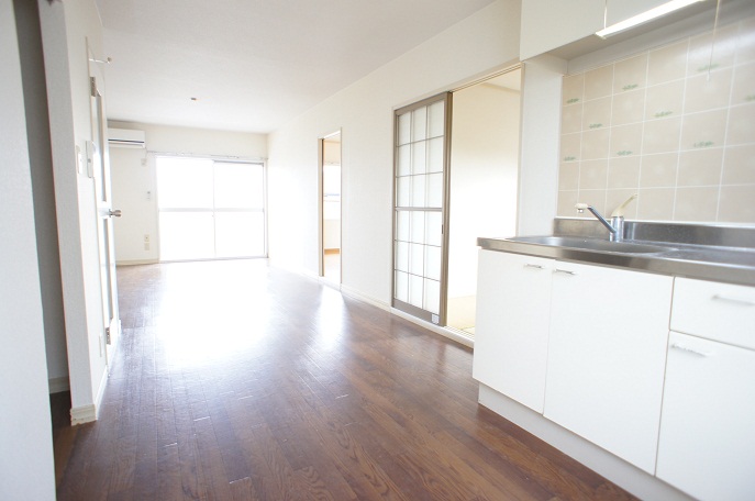 Living and room. Spacious use LDK! ! 