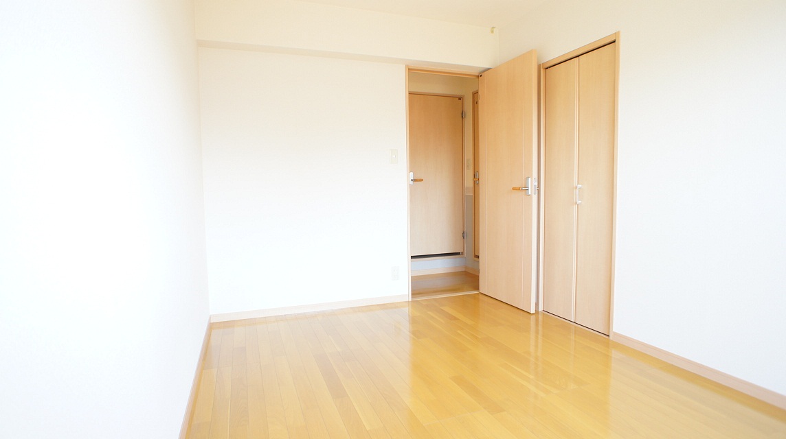 Living and room. Flooring 6 Pledge