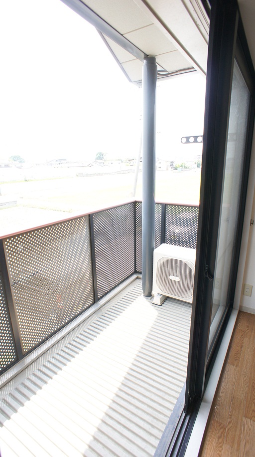 Balcony. It is with the roof! !