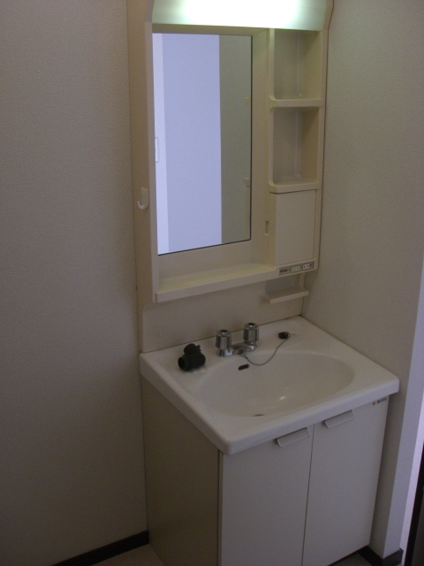 Washroom. Independent wash basin