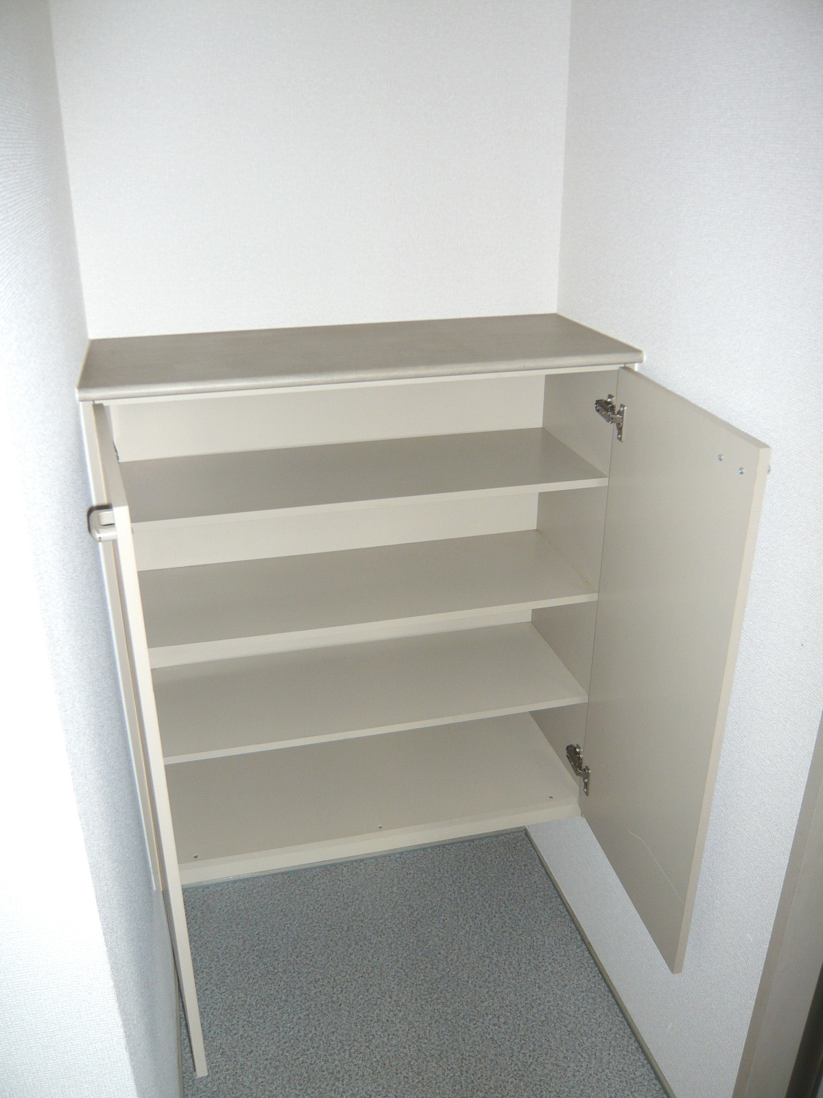 Receipt. It is entrance shoe box