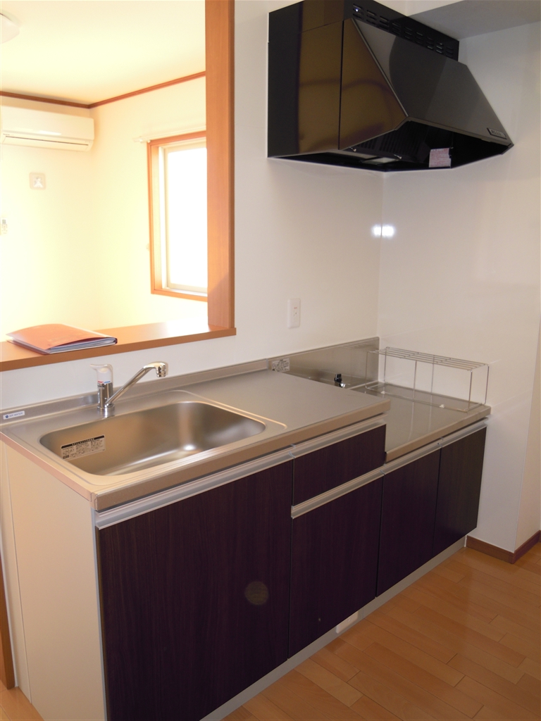 Kitchen. Easy-to-use counter kitchen. 