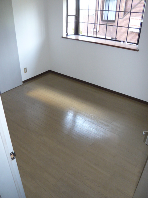 Other room space. North Western-style. 