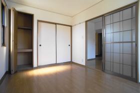 Living and room. Western-style 6 Pledge