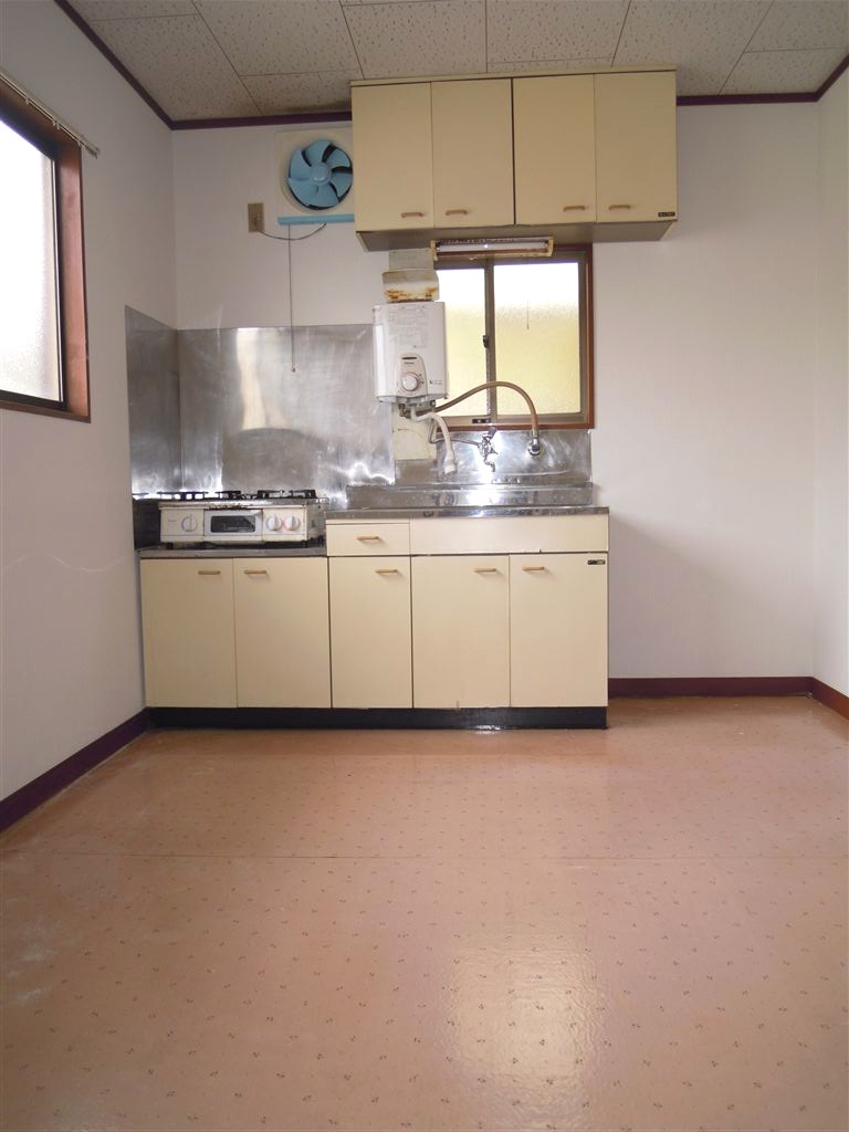 Kitchen. Bright kitchen in the cross re-covered settled ☆ 