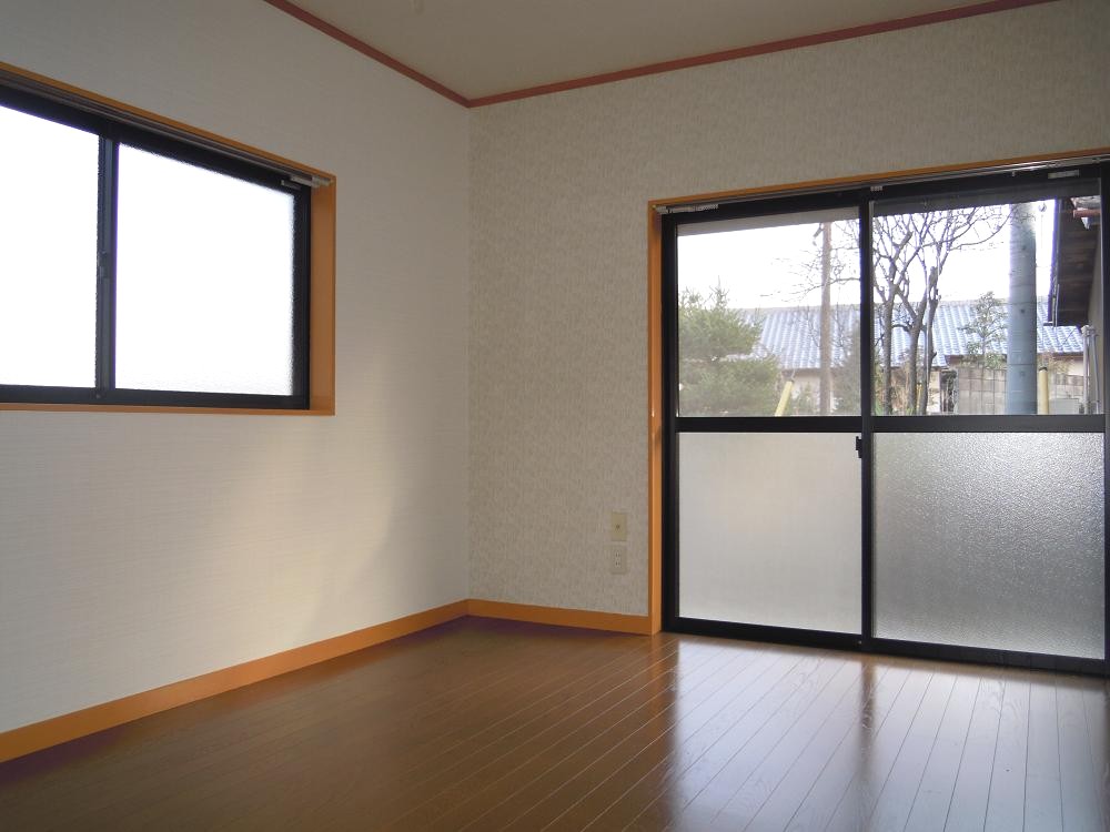 Living and room. Western-style light is bright coming through two windows.