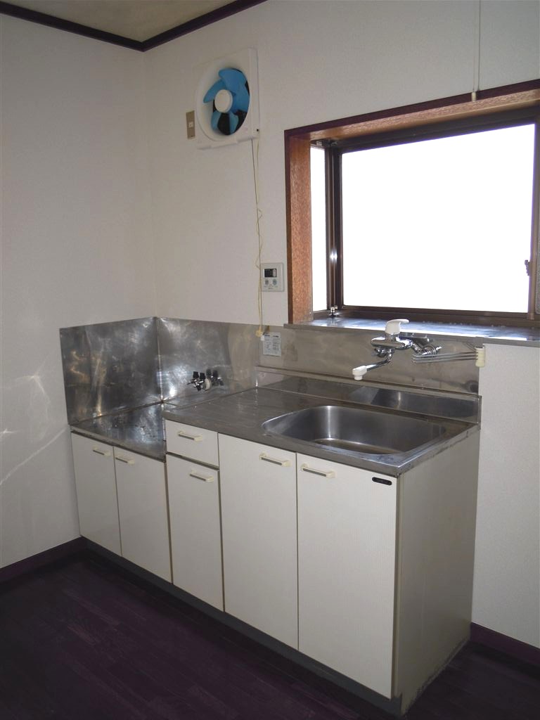 Kitchen. There is a window kitchen is comfortable not ac- cumulate also bright smell