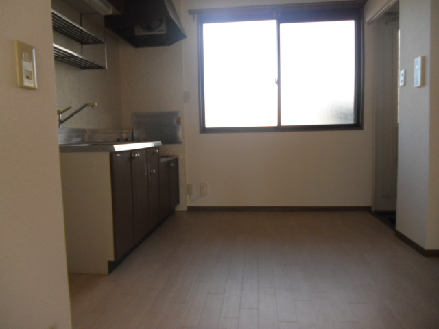 Kitchen. Wall Cross ・ It was re-covered floor.