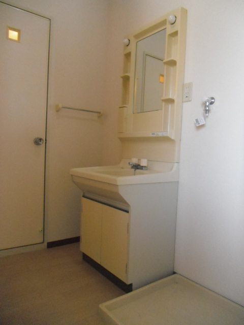 Washroom. Wall Cross ・ It was re-covered floor.