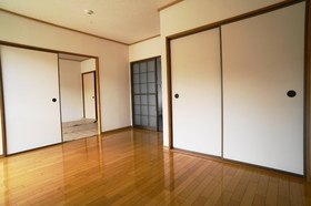 Living and room. Western-style 6 Pledge