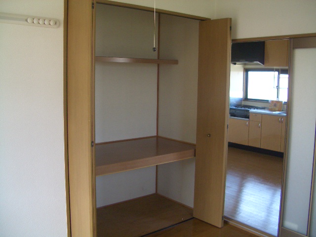 Receipt. Western-style room storage