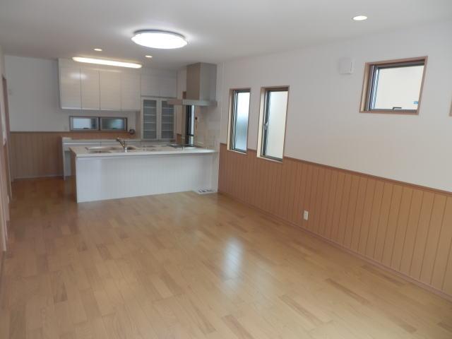 Living. 18 Pledge of Spacious face-to-face kitchen family hearthstone bright LDK.