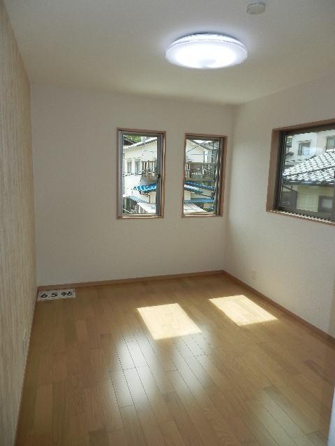 Non-living room. It is the second floor of the six quires Interoceanic.