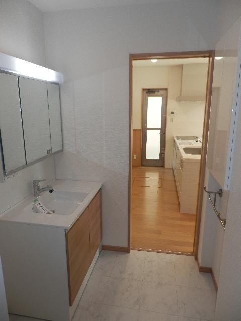 Wash basin, toilet. Three-sided mirror vanity and sanitary unit, It is easier than ever with the housework flow line since followed with a kitchen.