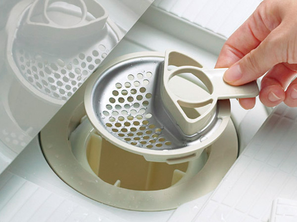 Bathing-wash room.  [Swish swish and clean the drain outlet] Easily gathered hair, Hair catcher of discarded easy new shape. Fluorine-based special coating to prevent dirt, Easy to clean the drain outlet. (Same specifications)