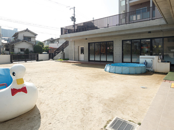 Surrounding environment. Momoyama kindergarten (5-minute walk / About 390m)