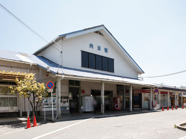 Surrounding environment. In private car with JR, Footwork freely of comfortable access. (JR "Koyo" station / About 340m)