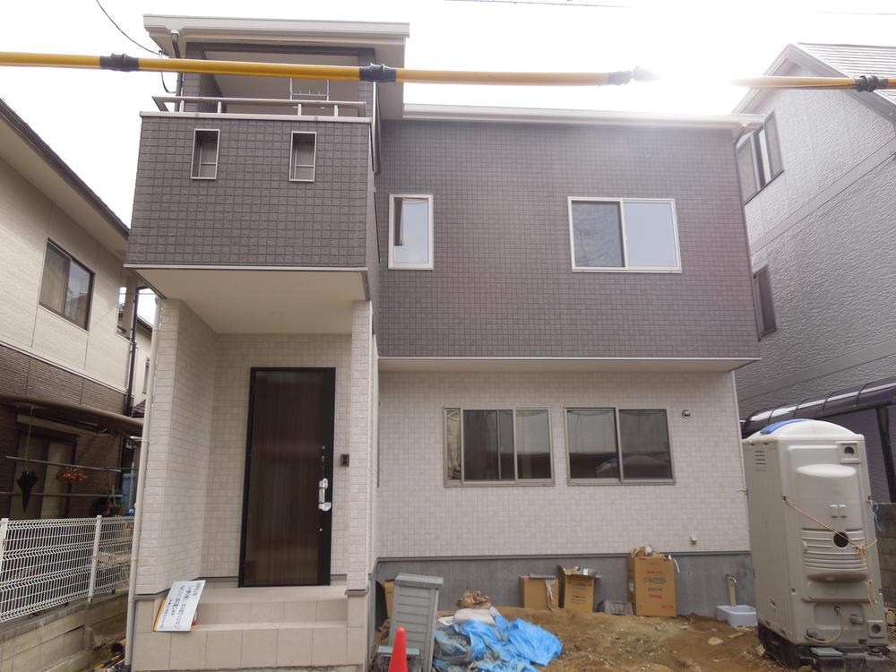 Local photos, including front road. Local (11 May 2013) Shooting